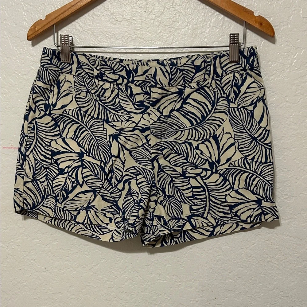 🚀Patagonia  Blue & white Leaf Print Shorts size 8 GUC